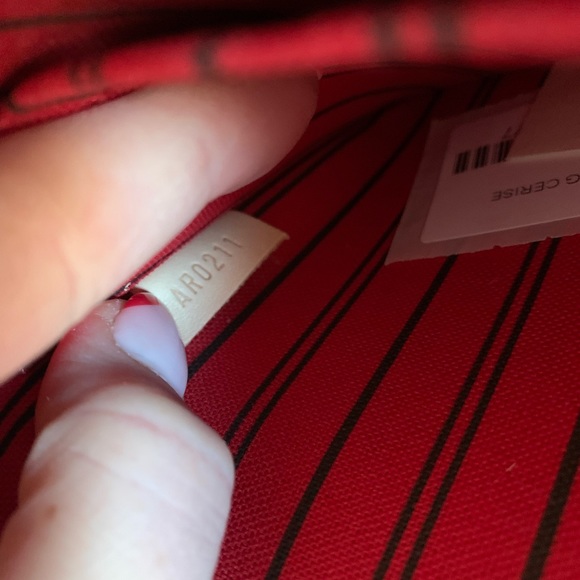 Sold Louis Vuitton Neverfull Pouchette Monogram Cherry - Picture 12 of 13